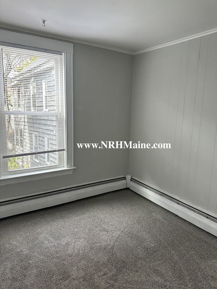 160 Holland st - Photo 3 of 6