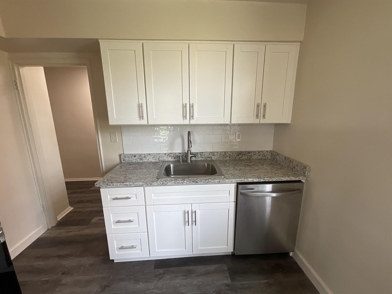 Country Club - Photo 6 of 31