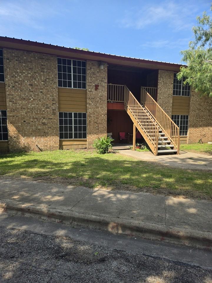 600 East Crockett Street - Photo 6 of 46