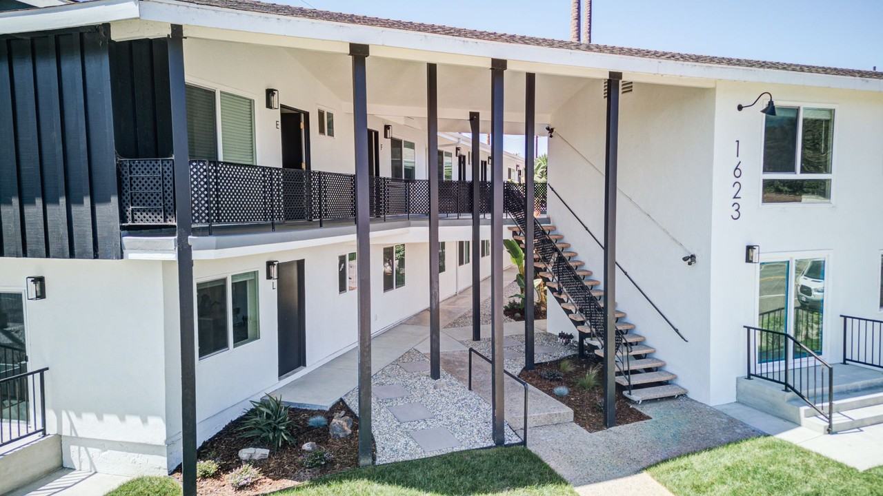 Arlington Avenue Residences - Photo 3 of 47