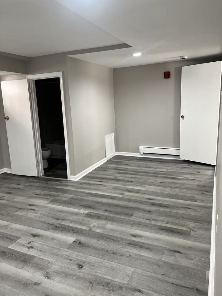 4533 Locust St - Photo 6 of 11