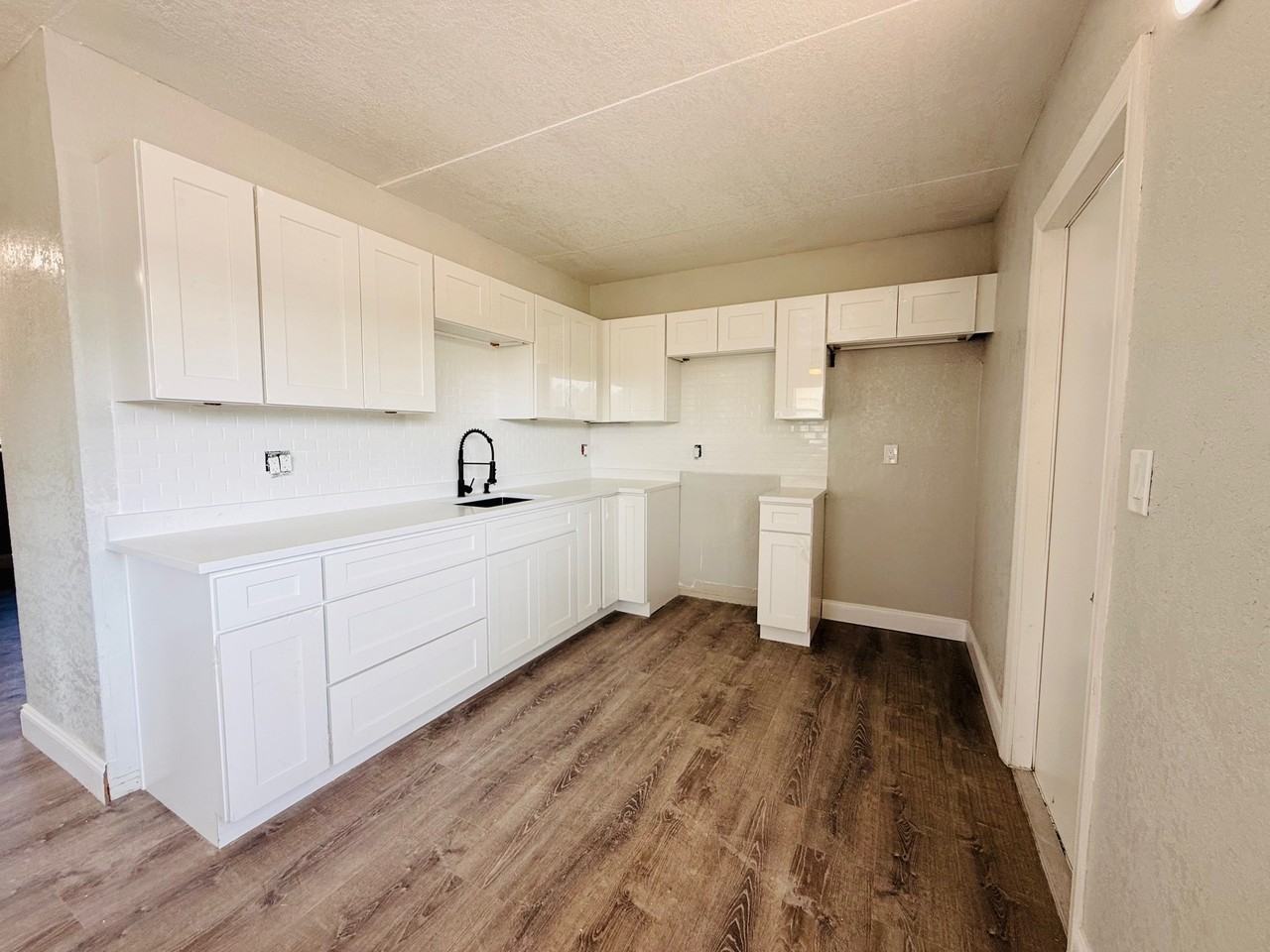 2475 18th Avenue South - Photo 2 of 34