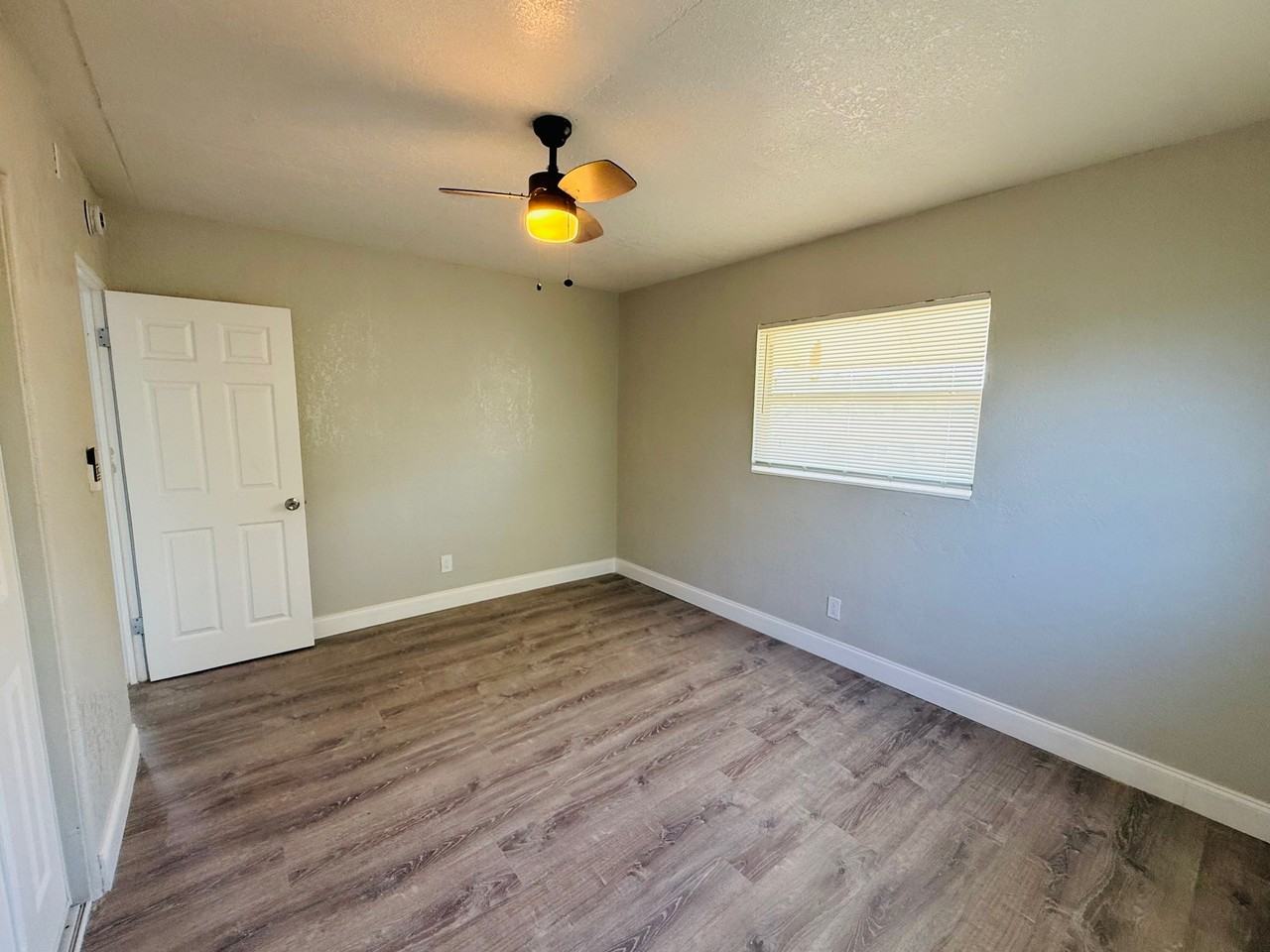 2475 18th Avenue South - Photo 4 of 34