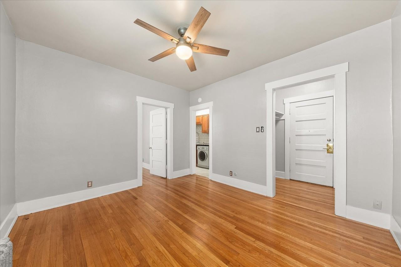 729 South Bernard Street - Photo 4 of 34