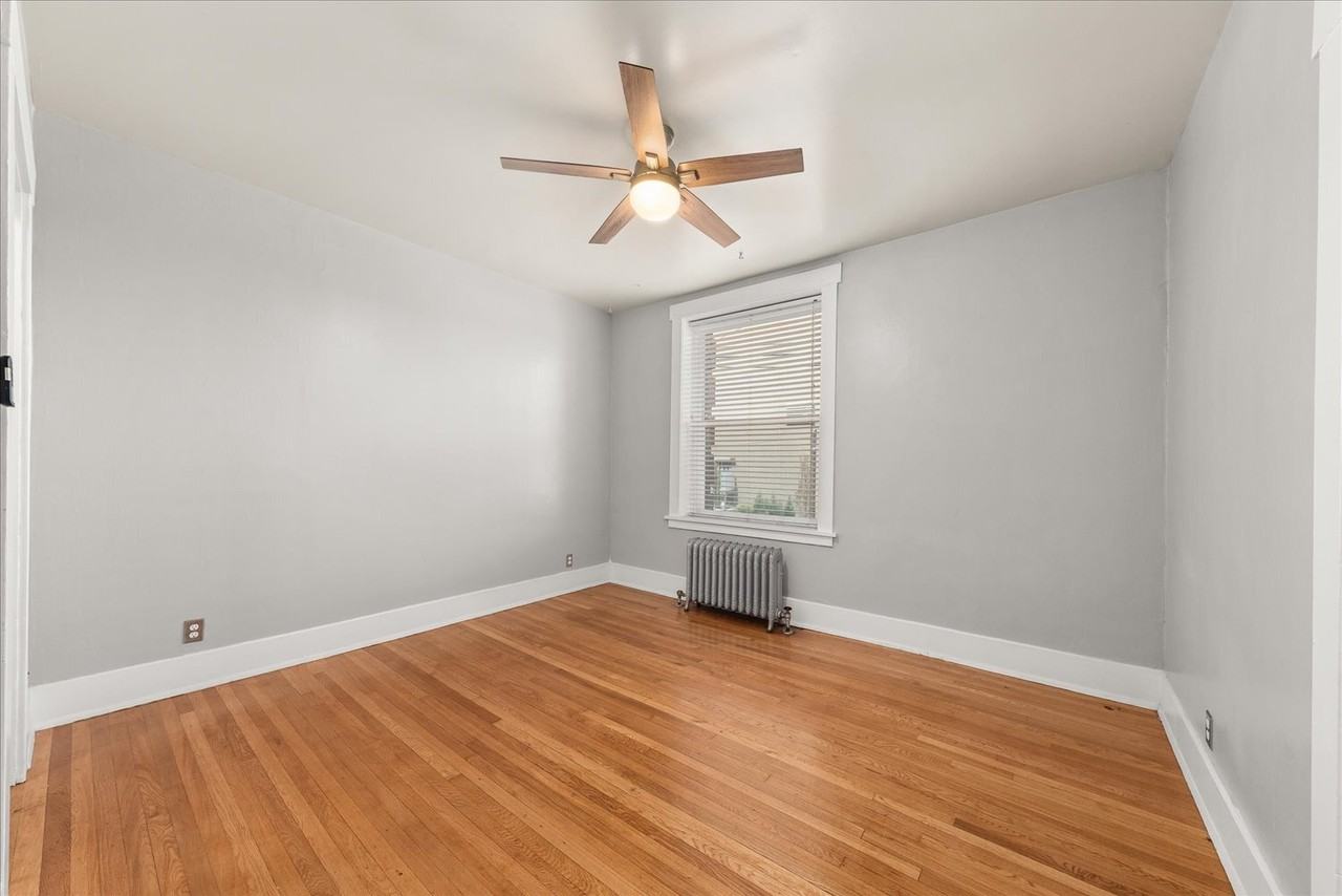 729 South Bernard Street - Photo 5 of 34