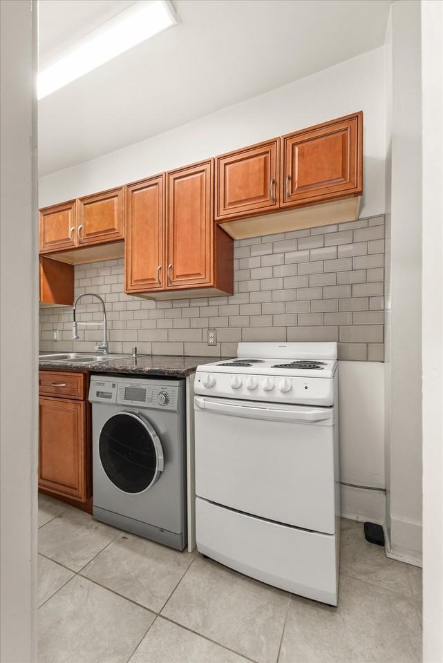 729 South Bernard Street - Photo 6 of 34