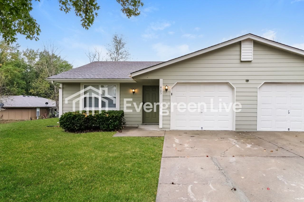 905 Hillcrest St - Photo 2 of 16