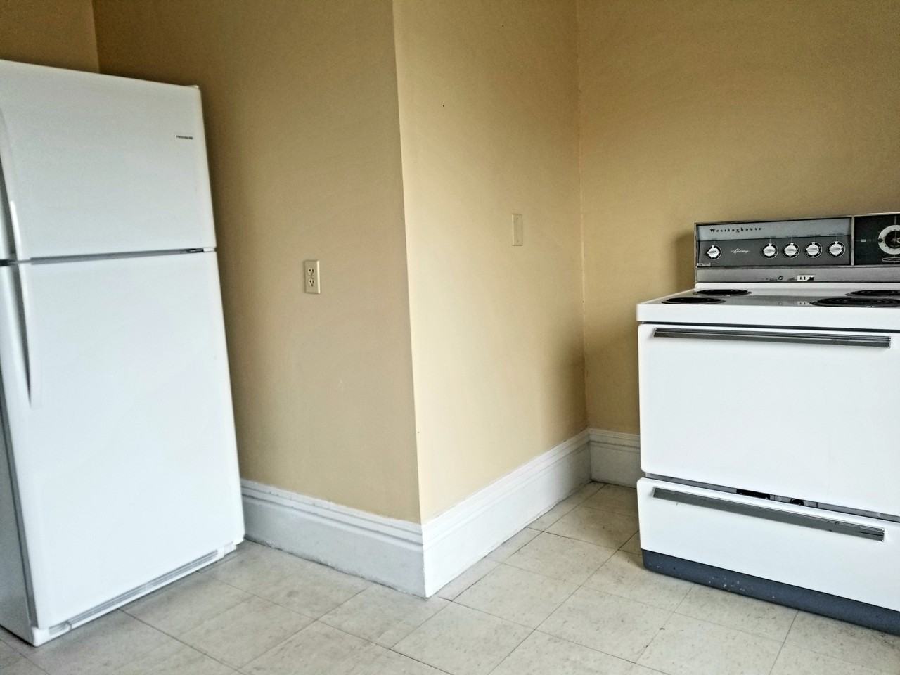 1015 S Arch Ave - Photo 5 of 11