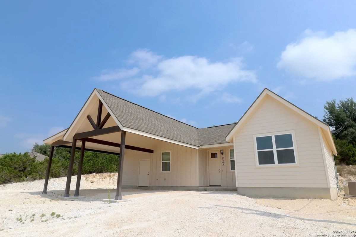 2503 Golf Dr - Photo 2 of 11