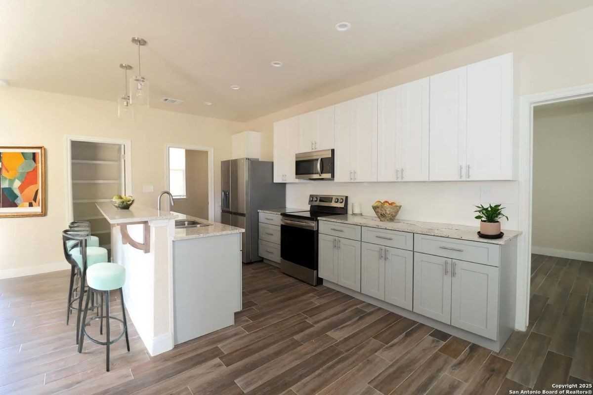 2503 Golf Dr - Photo 3 of 11