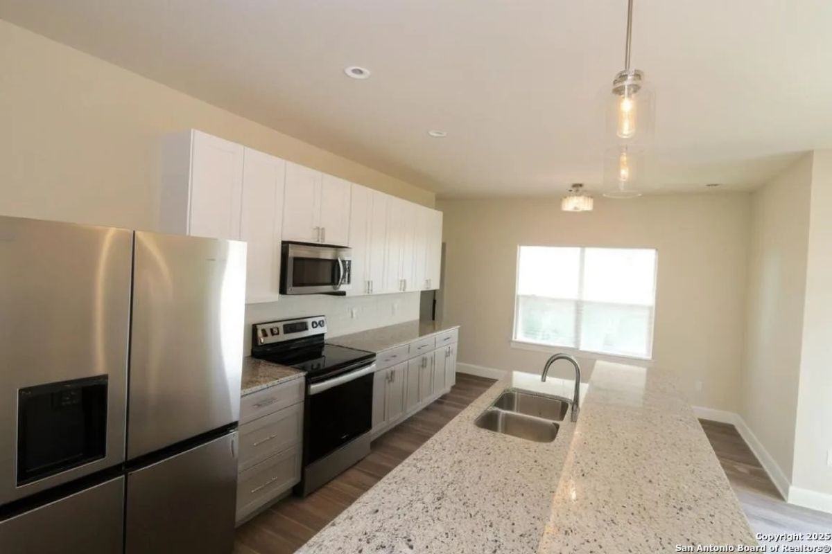 2503 Golf Dr - Photo 4 of 11