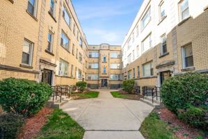 featured image of 6320 S Troy St