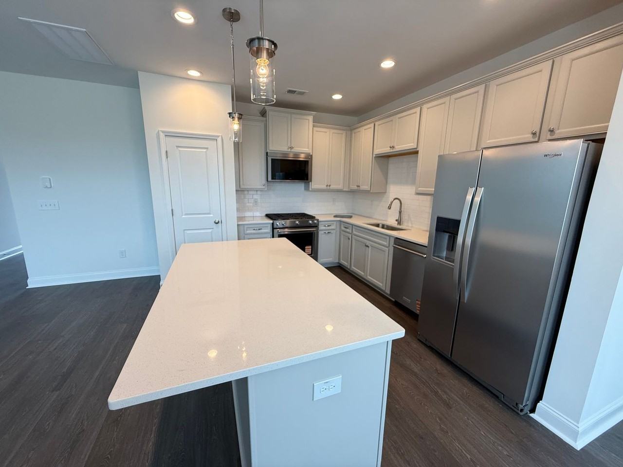 102 Hawthorne Landing Dr - Photo 3 of 21