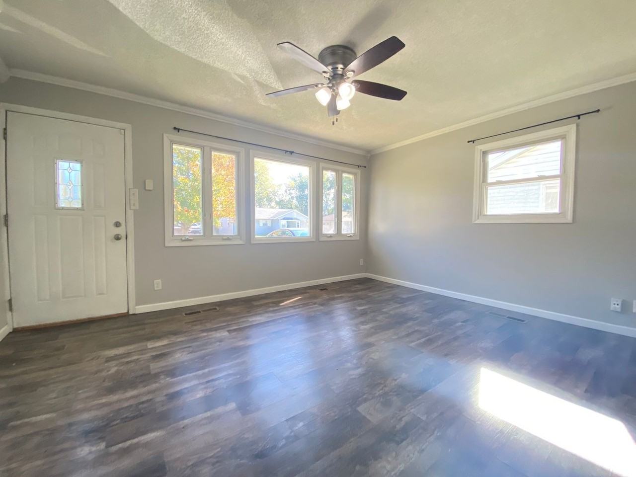 8112 Sycamore Ave - Photo 3 of 13