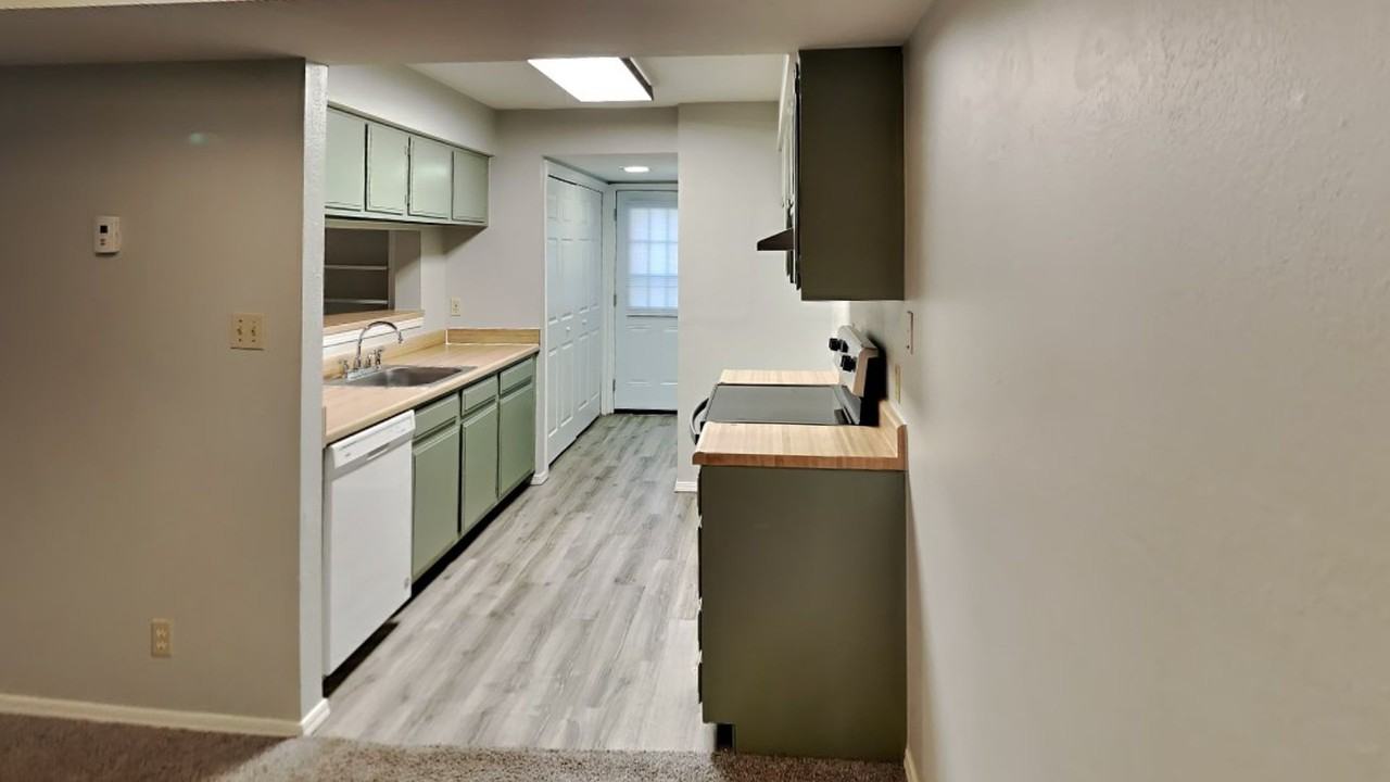 6378 South 80th Avenue East #E - Photo 7 of 20