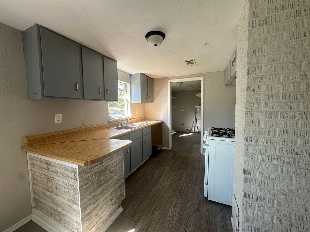 581 Talley Ln - Photo 3 of 11