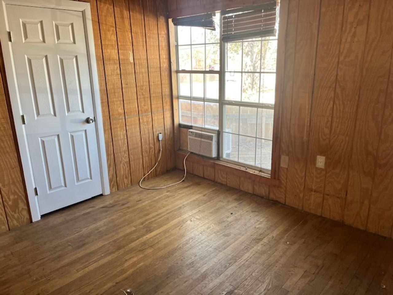 4239 Sw 9th Ave - Photo 3 of 9