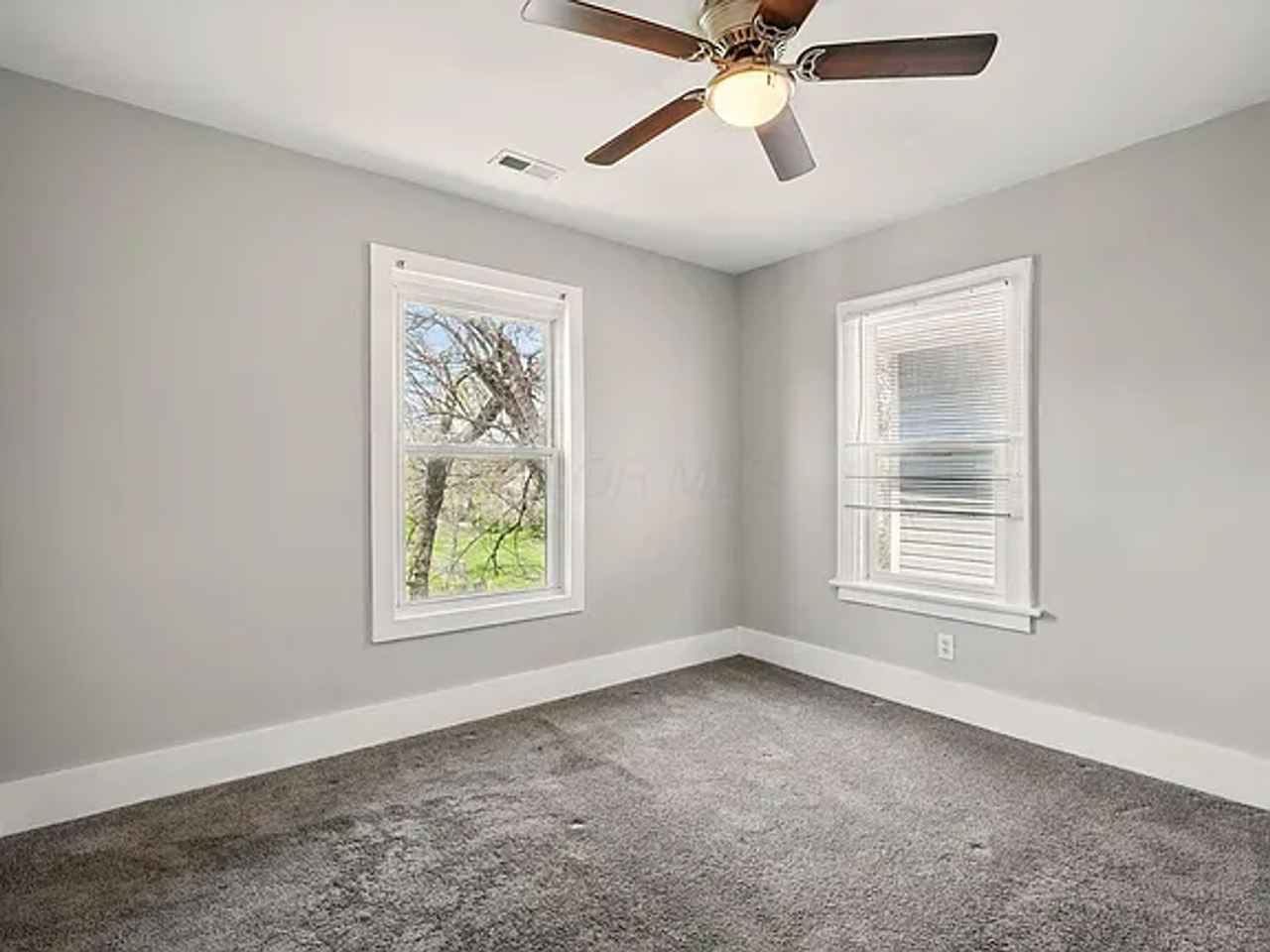 831-833 Lilley Ave - Photo 2 of 8