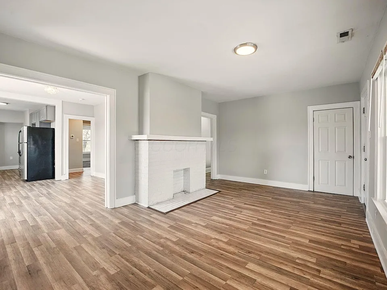 831-833 Lilley Ave - Photo 3 of 8