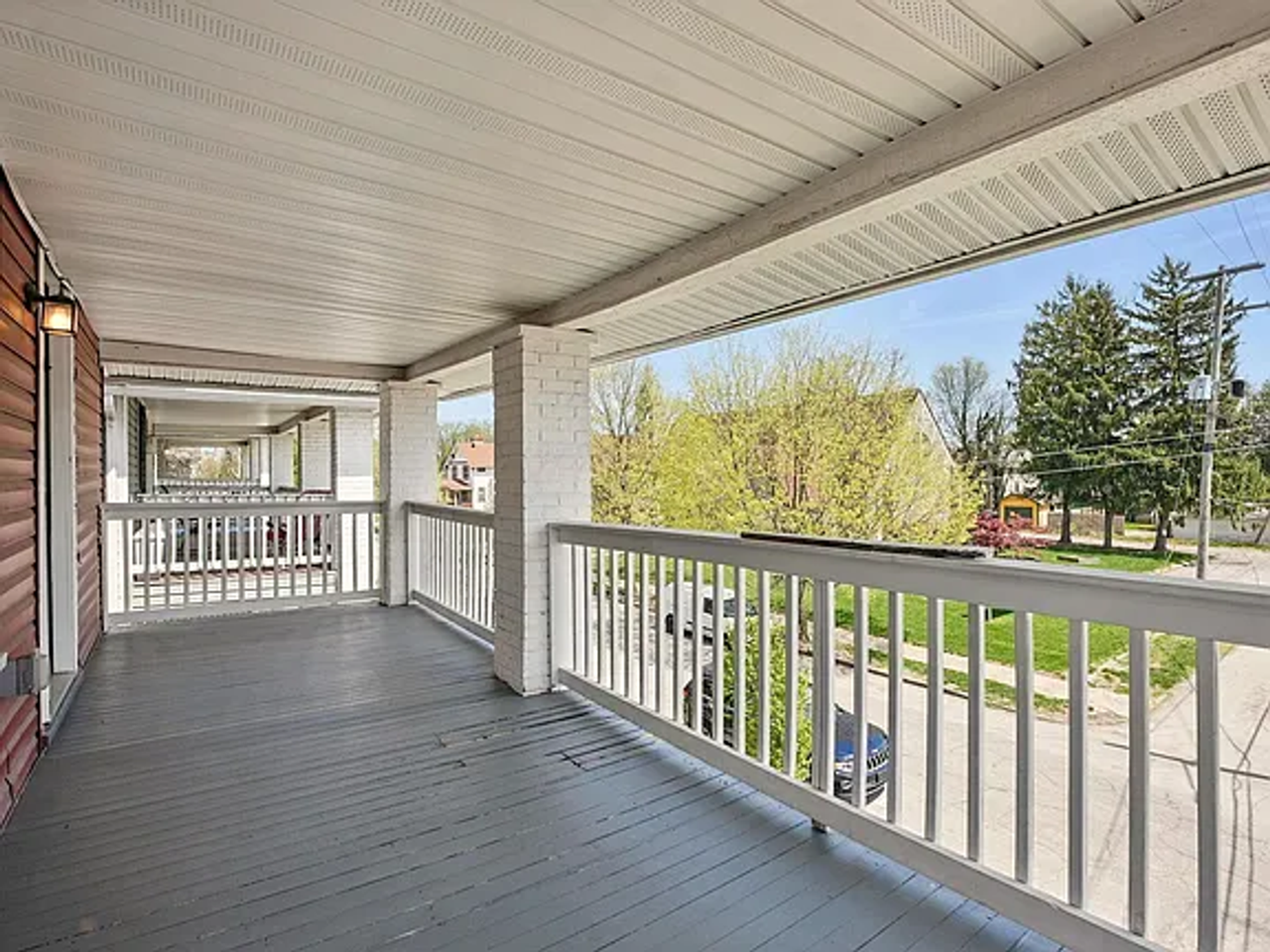 831-833 Lilley Ave - Photo 4 of 8