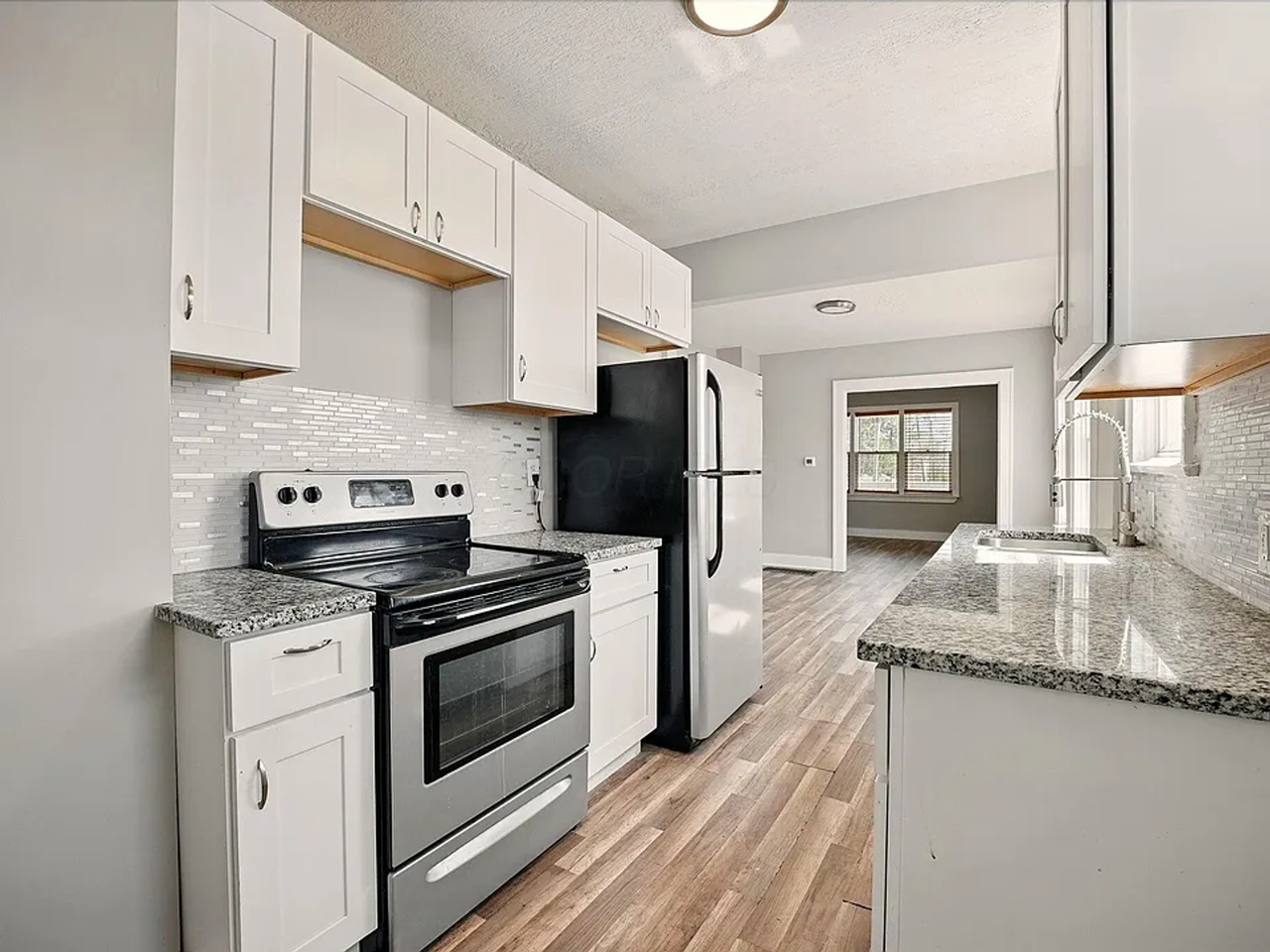 831-833 Lilley Ave - Photo 5 of 8