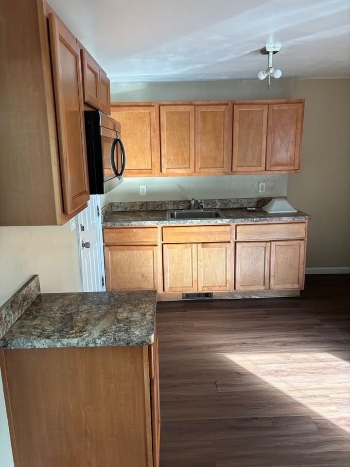 1566 E 256th St - Photo 4 of 21