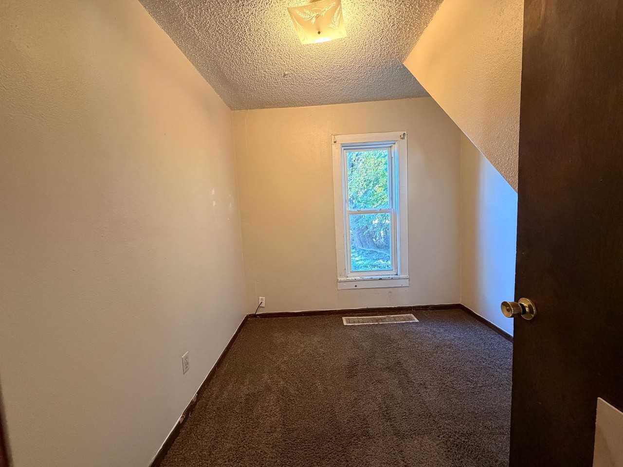 1113 South 25th Street - Photo 5 of 8