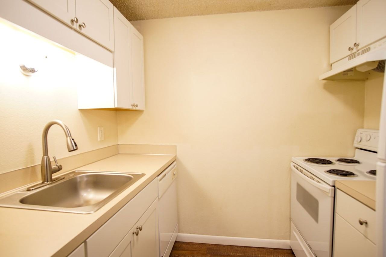 3944 Southwest Multnomah Boulevard - Photo 3 of 10