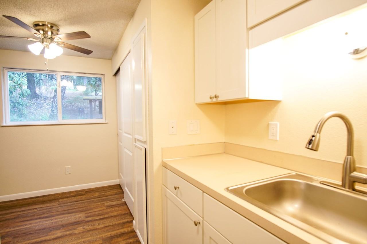 3944 Southwest Multnomah Boulevard - Photo 4 of 10