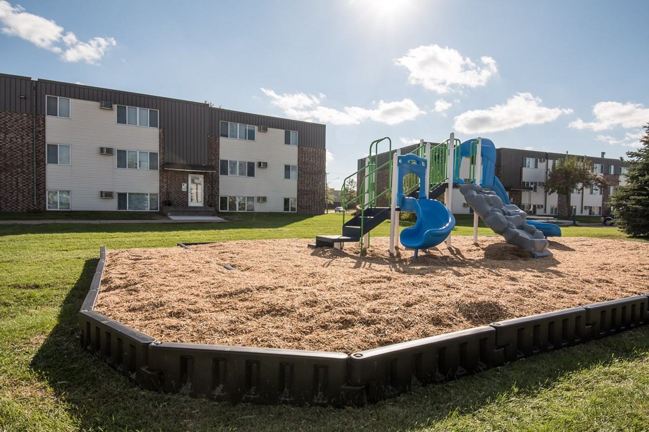 511 7th St S - Photo 3 of 3