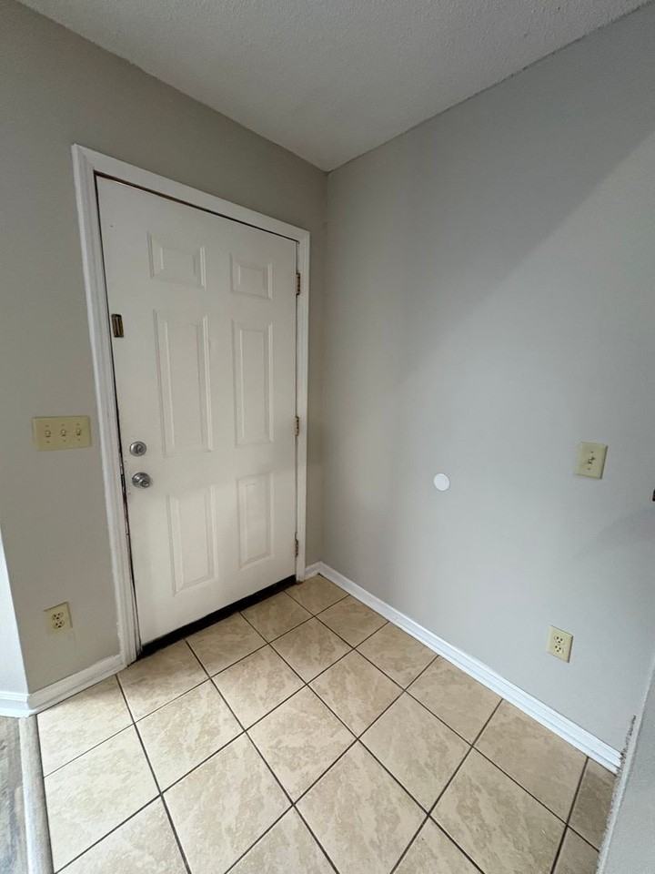 224 Edith Way - Photo 2 of 30