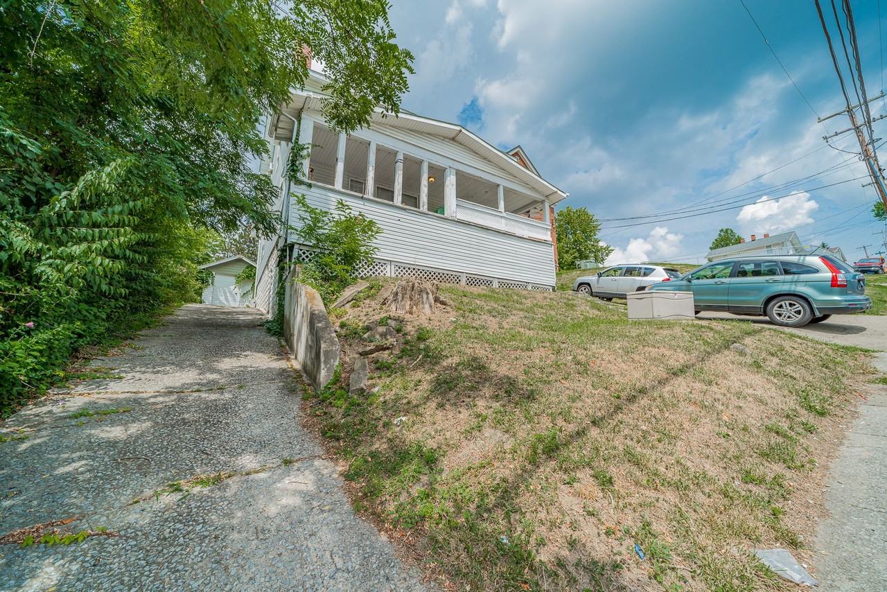 713 Price St - Photo 4 of 22