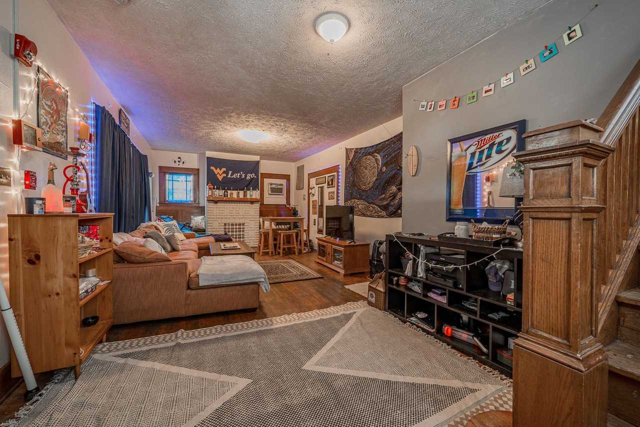 713 Price St - Photo 5 of 22
