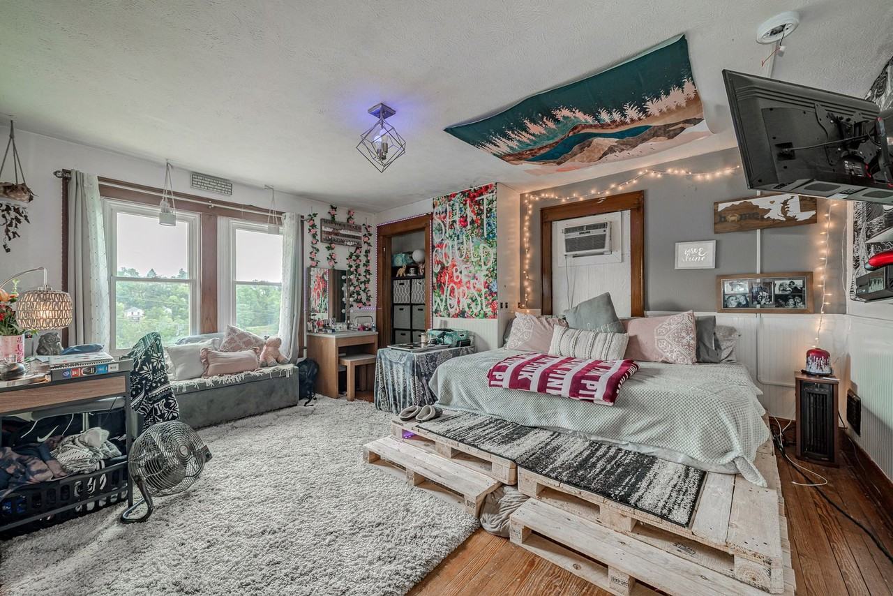 713 Price St - Photo 7 of 22