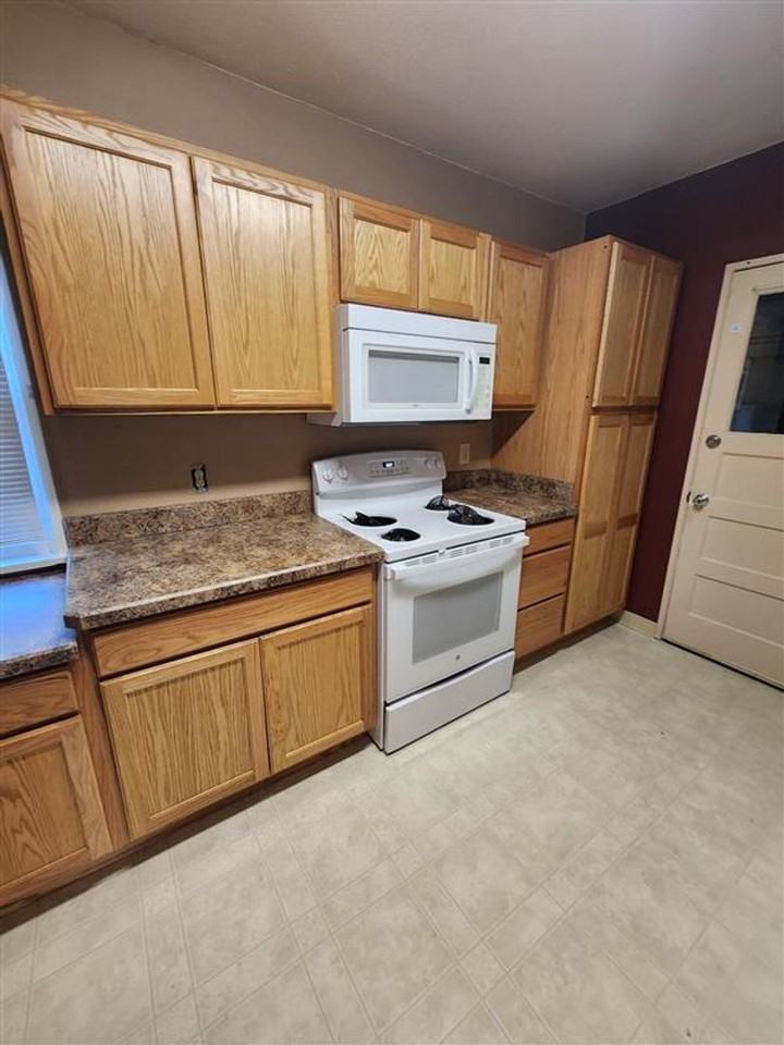 408 5th Ave - Photo 3 of 11