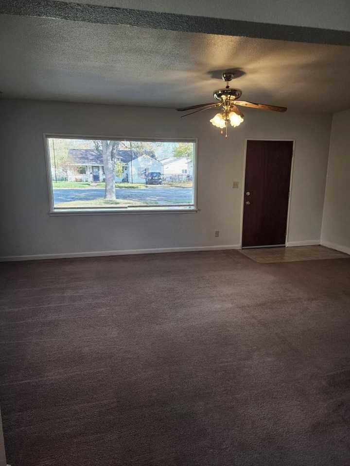 408 5th Ave - Photo 4 of 11