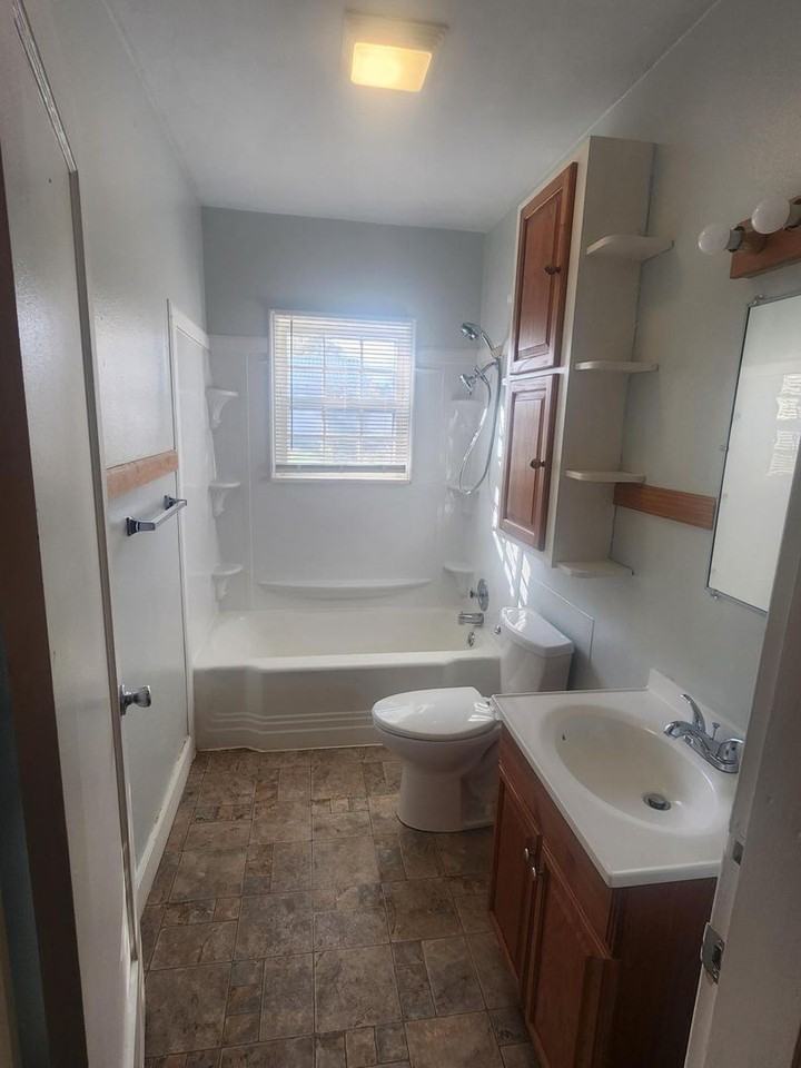 408 5th Ave - Photo 7 of 11