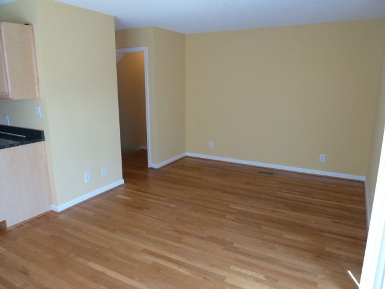 703B Edwards St - Photo 4 of 22
