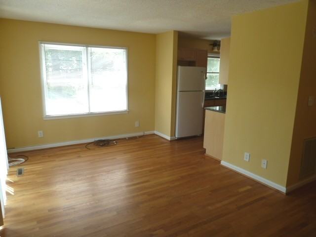 703B Edwards St - Photo 5 of 22