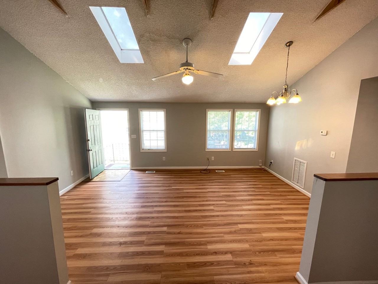 710 Edwards St - Photo 2 of 21
