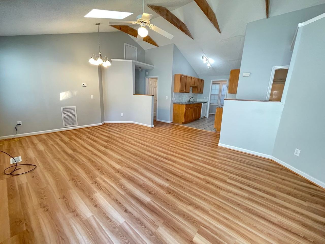 710 Edwards St - Photo 3 of 21