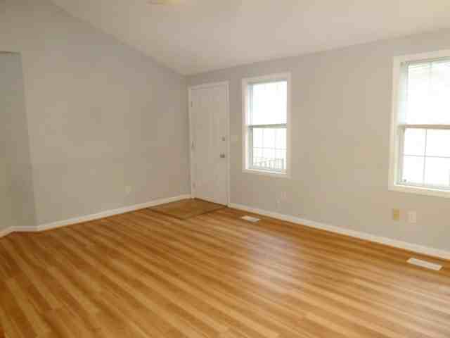 710 Edwards St - Photo 5 of 21