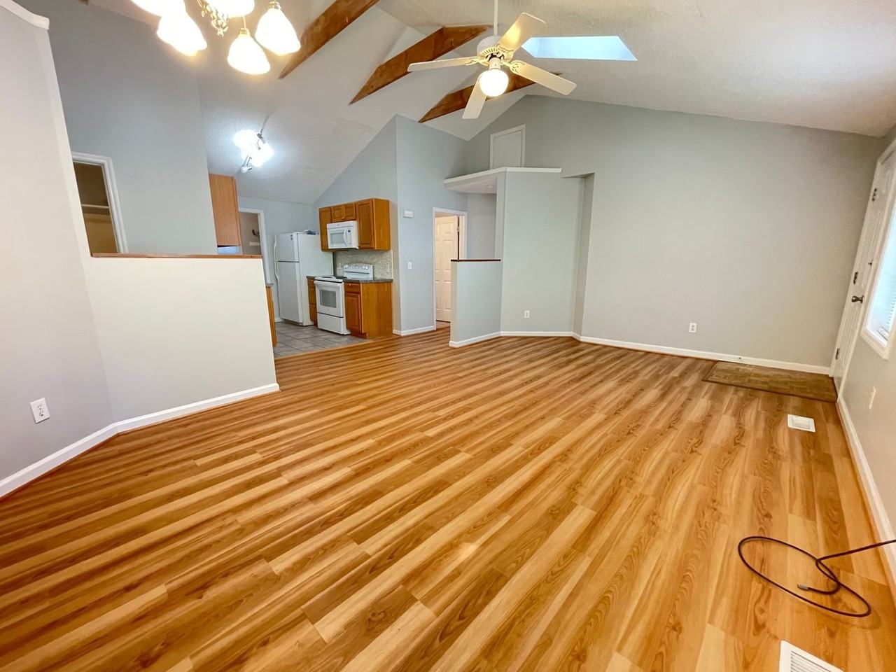 710 Edwards St - Photo 6 of 21
