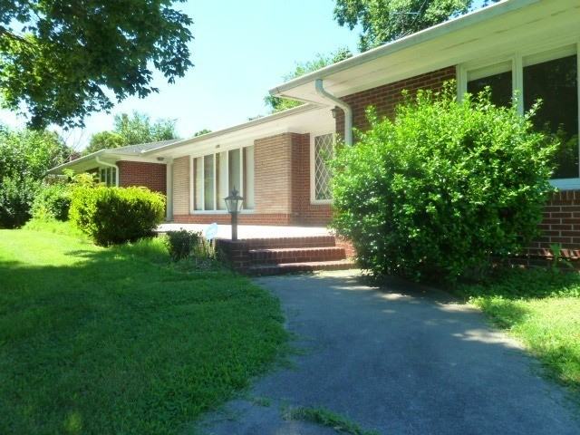 120 S Roberson St - Photo 2 of 27