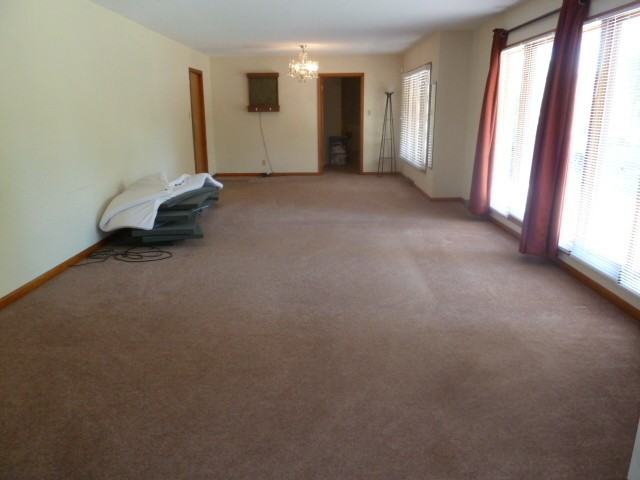 120 S Roberson St - Photo 6 of 27