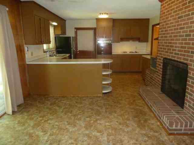 120 S Roberson St - Photo 7 of 27