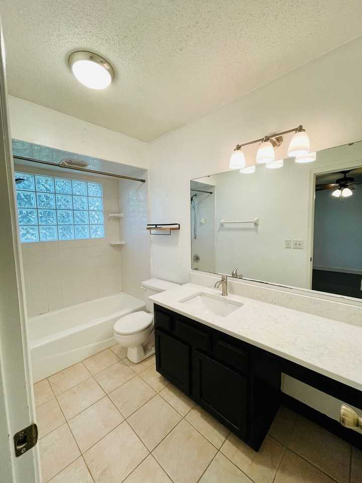 4112 Hollister Place - Photo 3 of 12