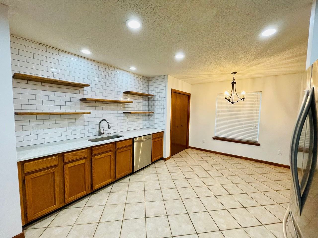 4112 Hollister Pl - Photo 7 of 12