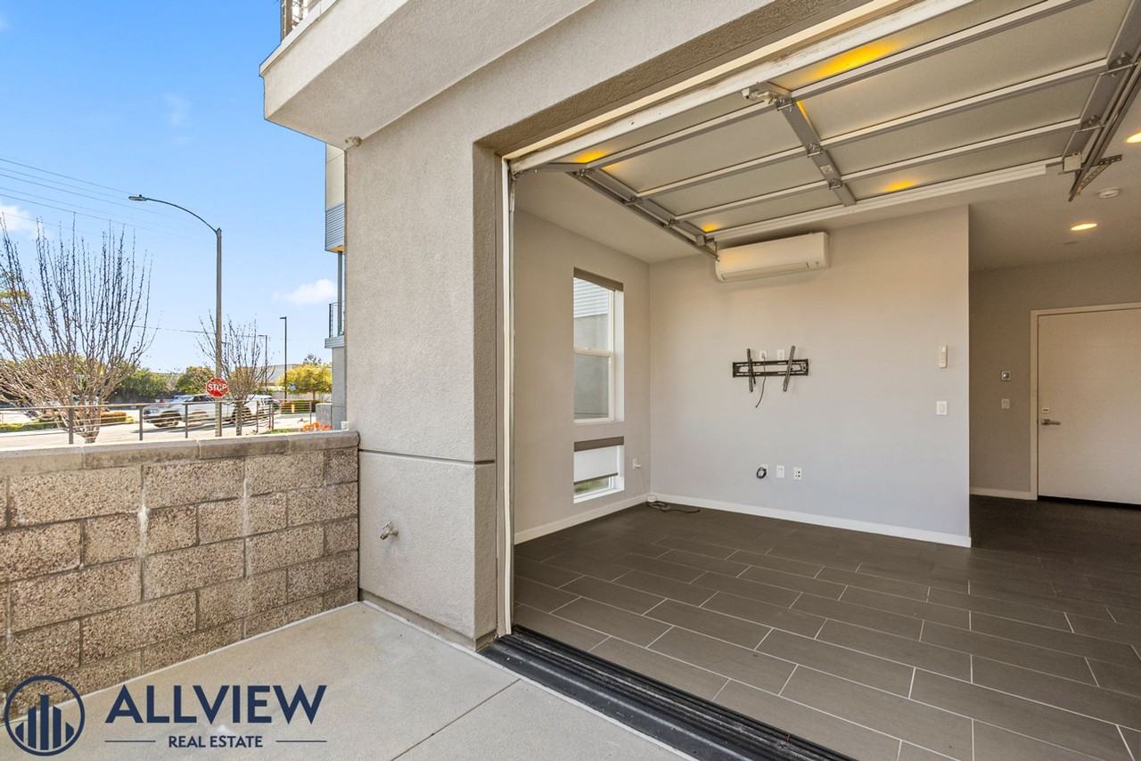 149 Mercer Way - Photo 4 of 41