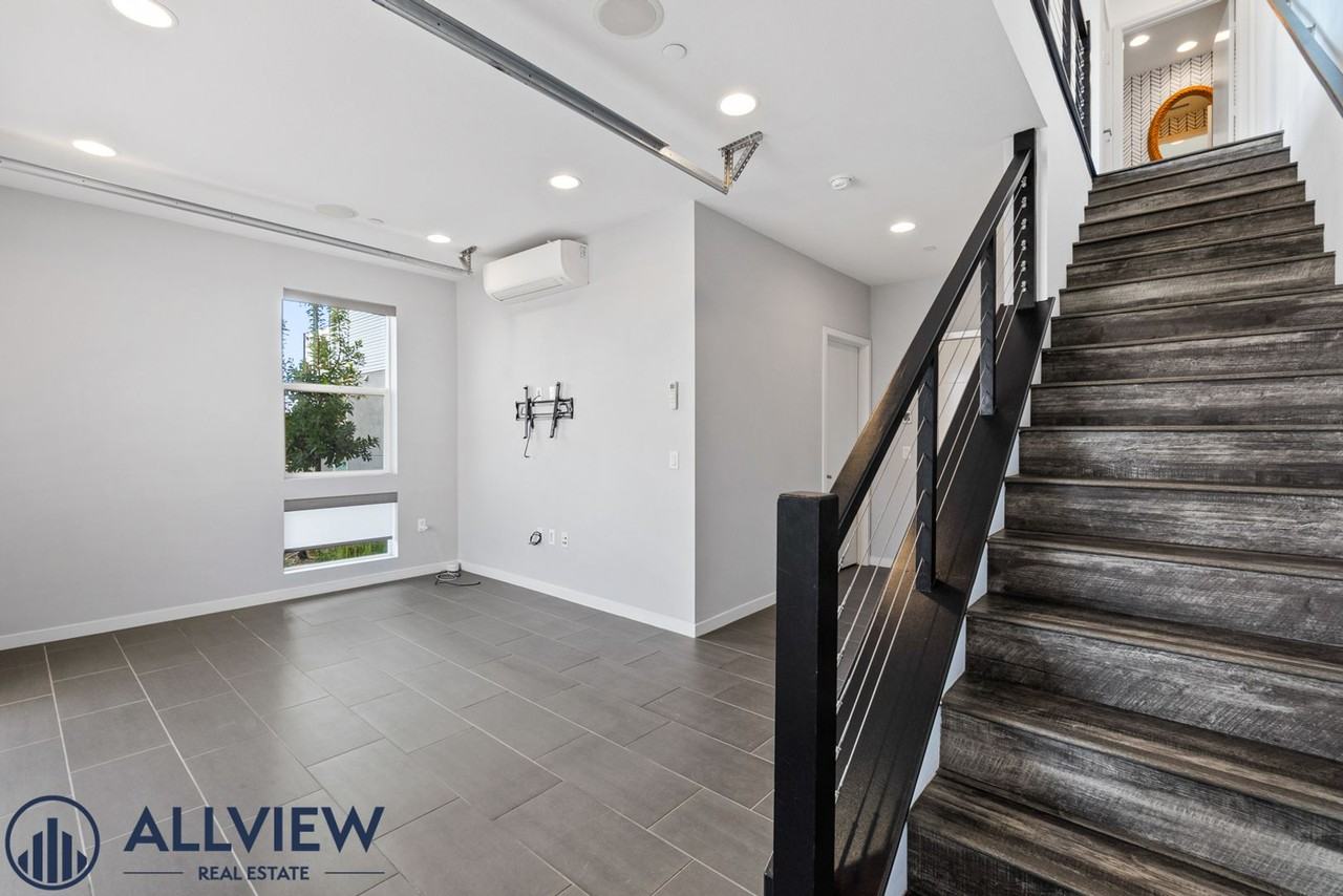 149 Mercer Way - Photo 7 of 41